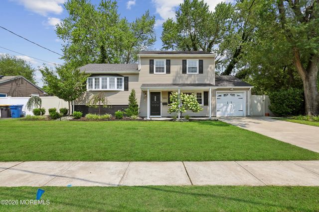 18 Carlton Avenue, Monroe