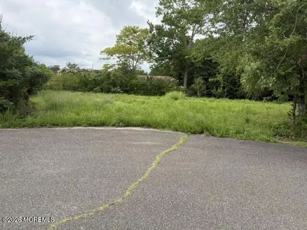 33 Cove Drive, Bayville