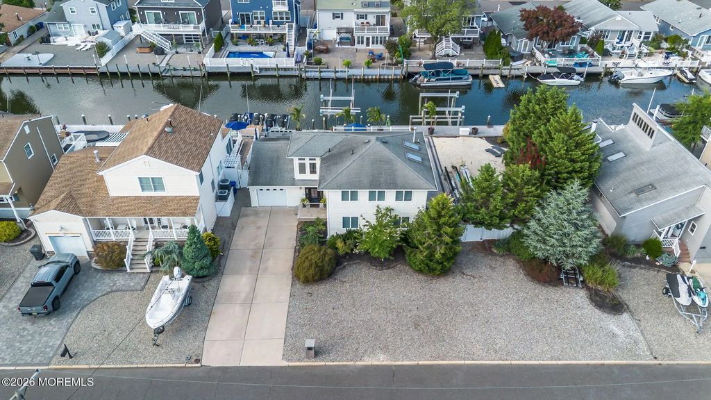 19 Drake Way, Toms River