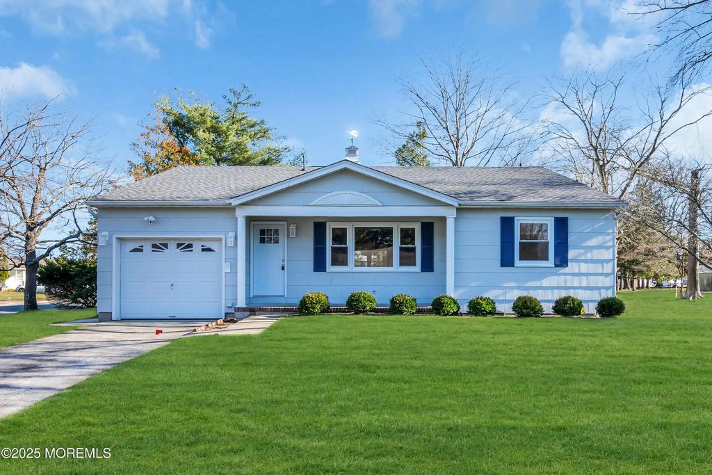 89 Brakenbury Drive, Toms River