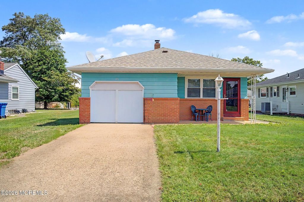 86 Scarborough Place, Toms River