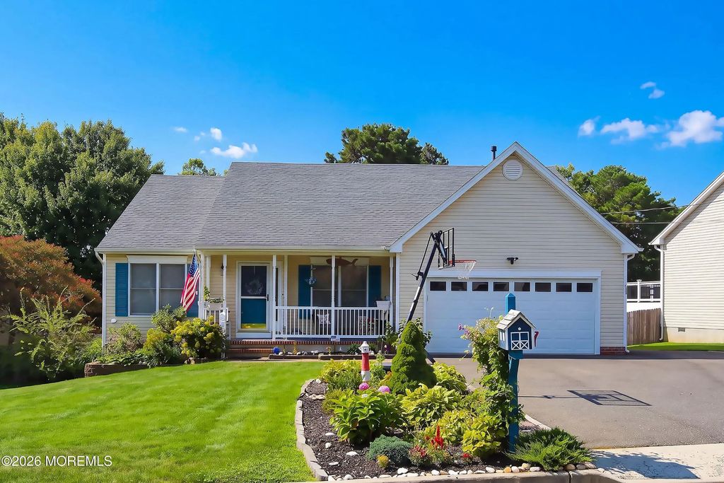 133 Mooring Road, Manahawkin