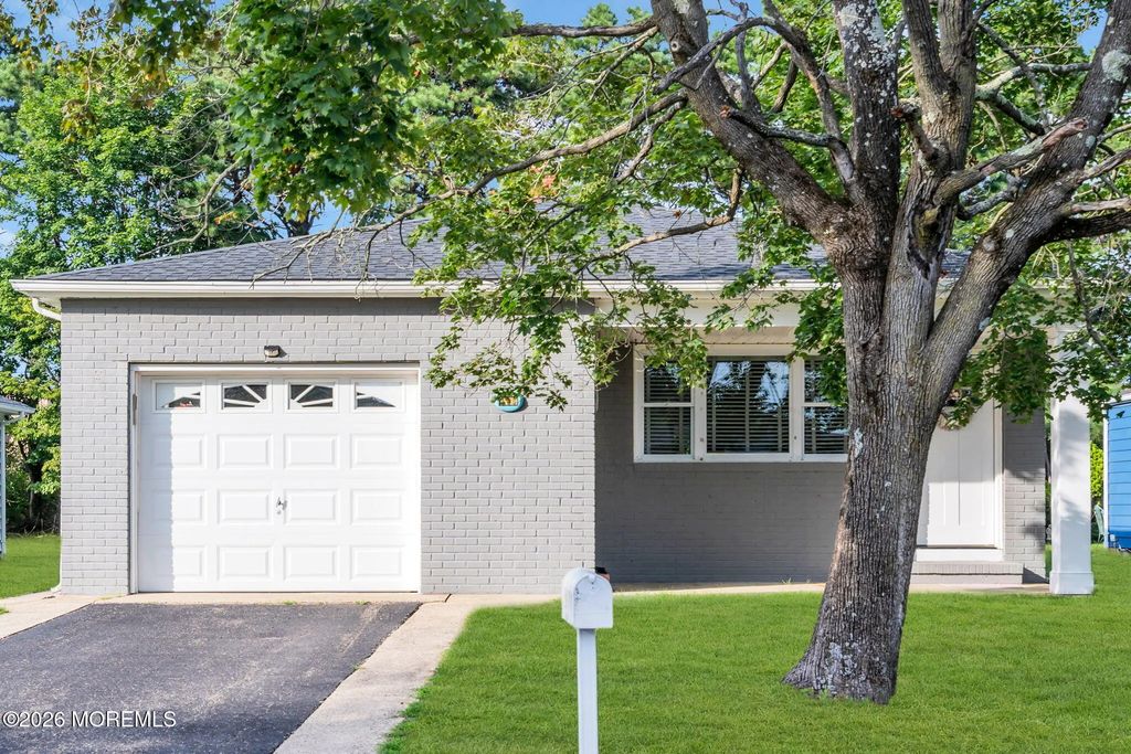180 Biabou Drive, Toms River