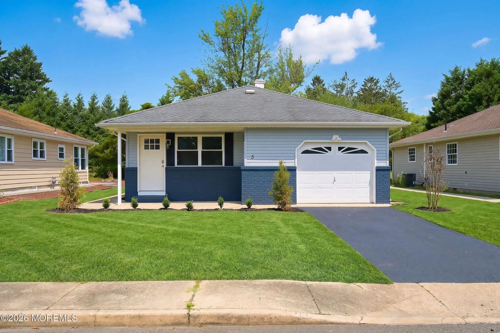 5 Le Lamentin Drive, Toms River