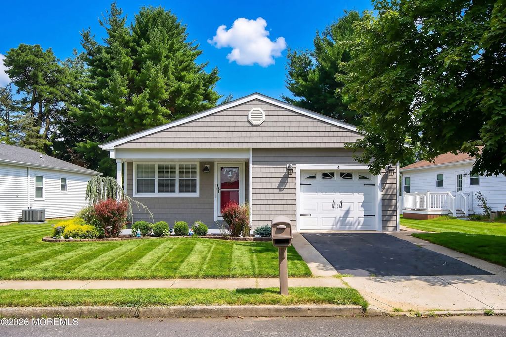 4 Doral Drive, Toms River