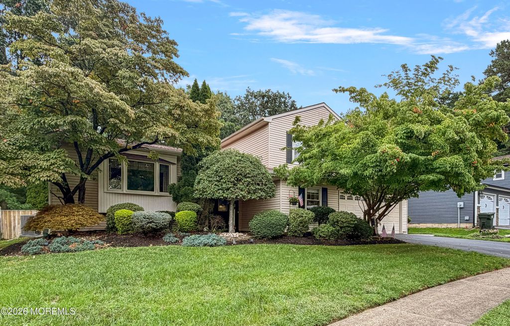 17 Feathertree Court, Howell
