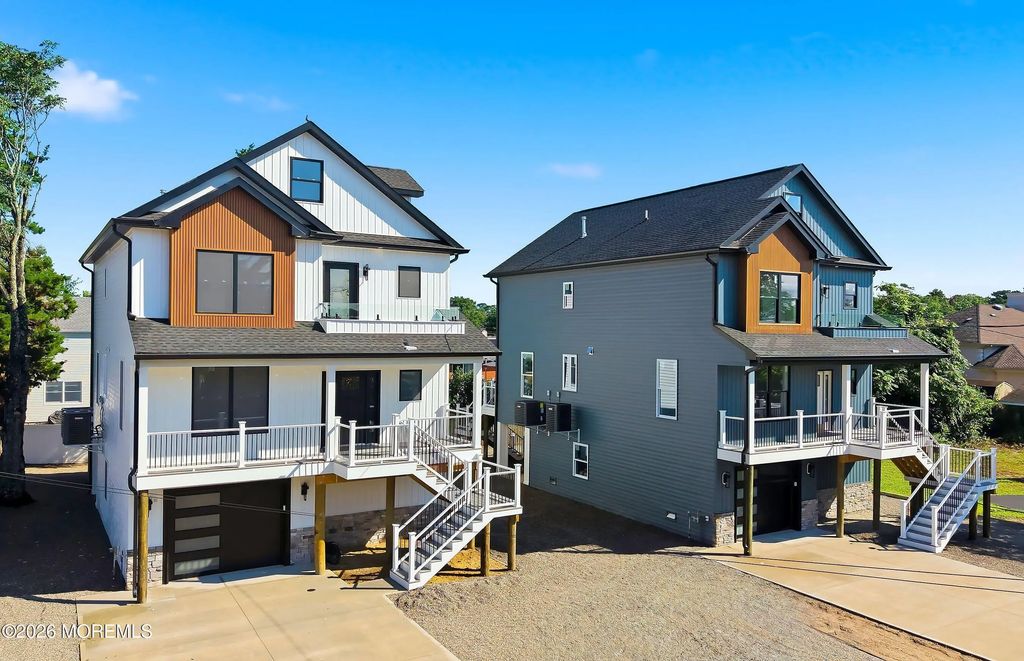 94 Pinewood Road, Toms River