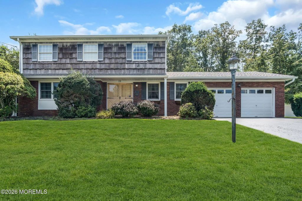 29 Meadowbrook Drive, Howell