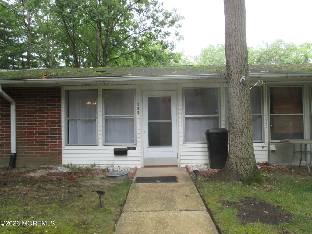 139 Farrington Court B, Lakewood