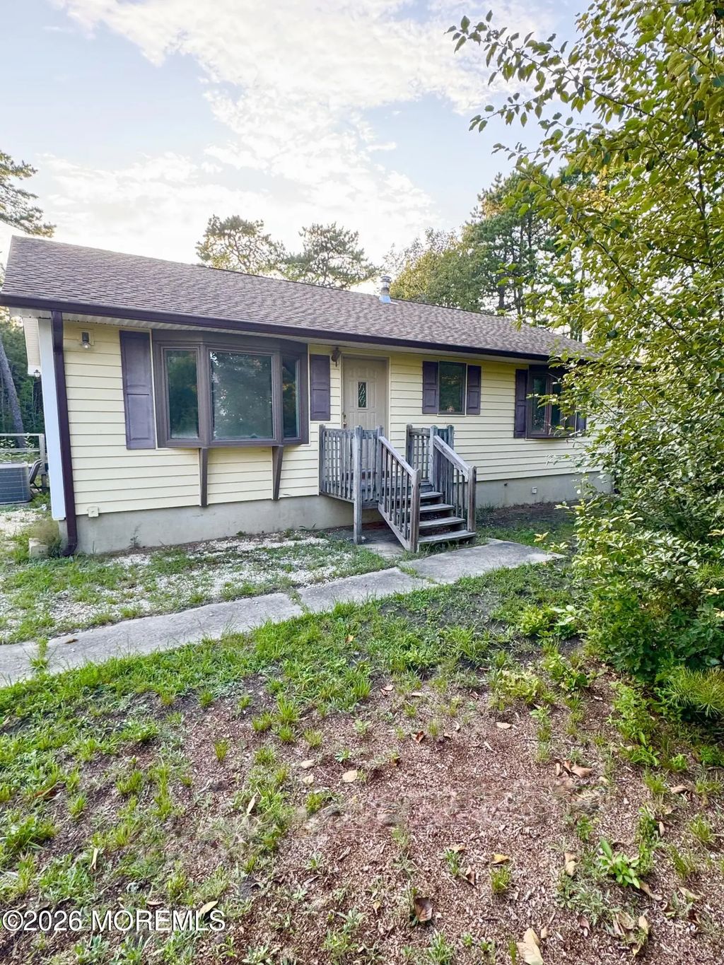 198 Grand Central Parkway, Bayville