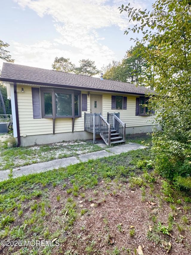 198 Grand Central Parkway, Bayville