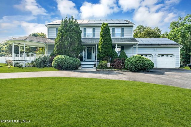 3 River Drive, Farmingdale