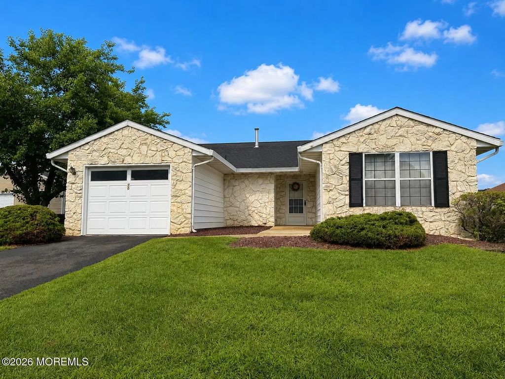 70 Suffolk Way, Marlboro