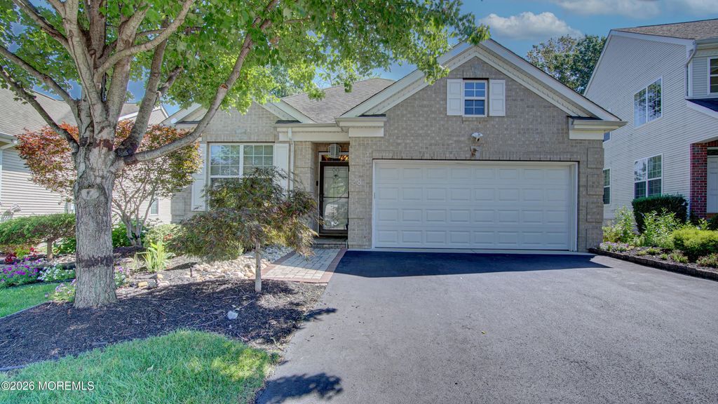 28 Silver Charm Road, Manalapan