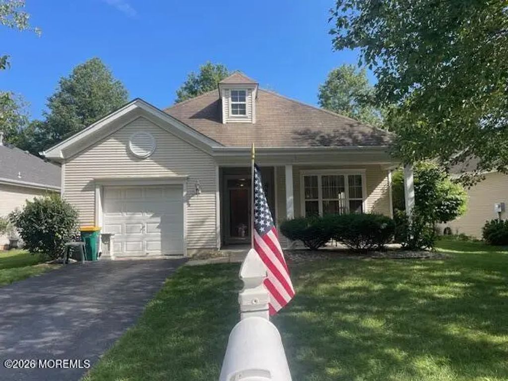 28 Spring Meadow Drive, Lakewood