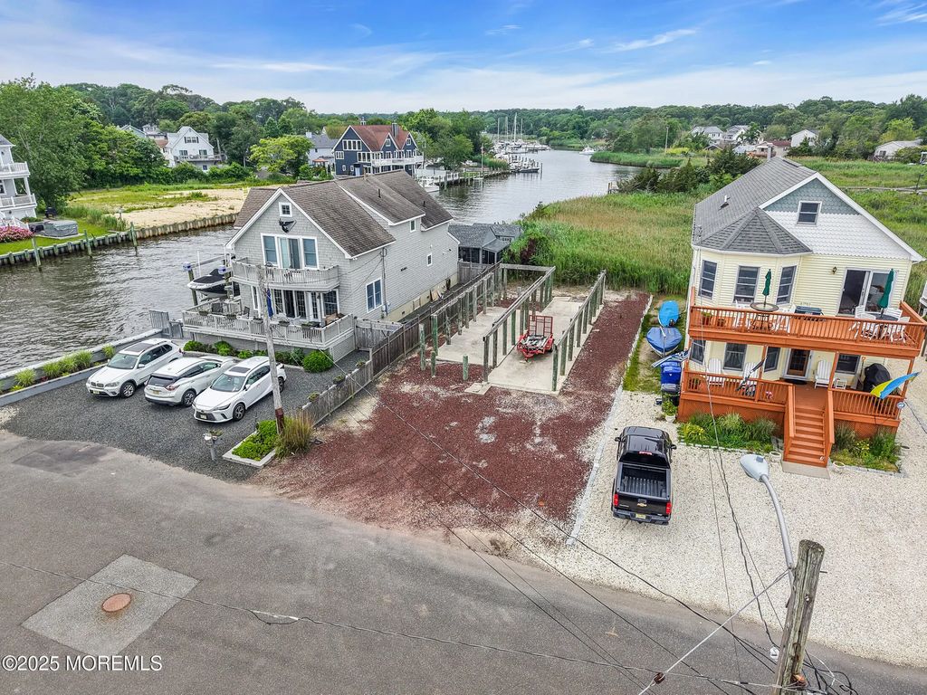 603 Riverside Drive, Toms River