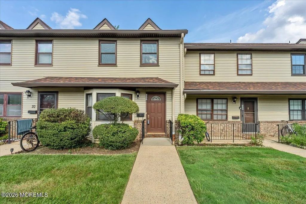 69 Village Green Way, Hazlet