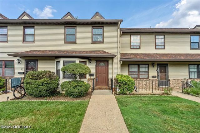 69 Village Green Way, Hazlet