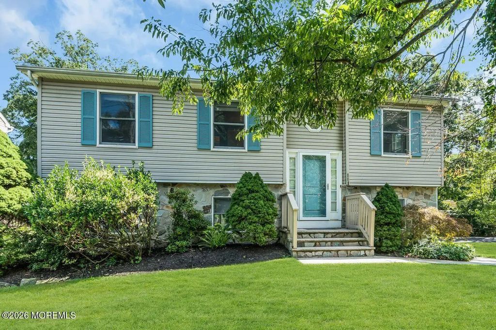 118 Lakewood Road, Neptune Township