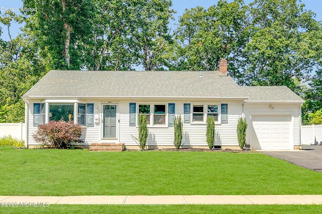 864 Roundtree Drive, Toms River
