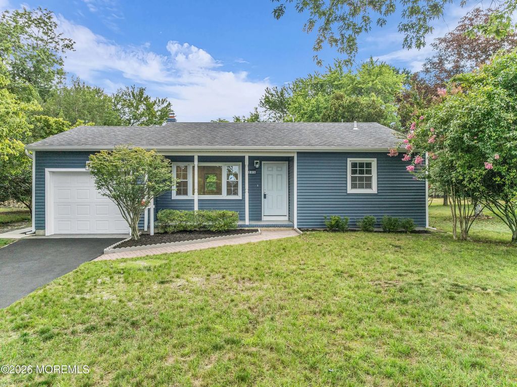 109 Edinburgh Court, Toms River