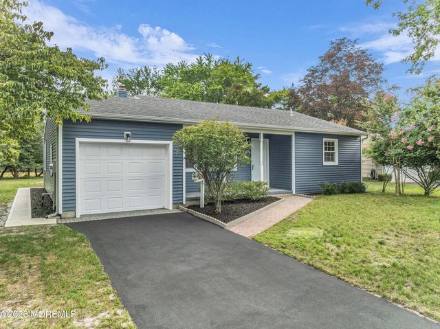 109 Edinburgh Court, Toms River