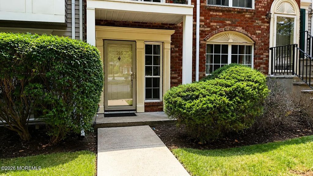 216 Sapphire Lane, Franklin Park