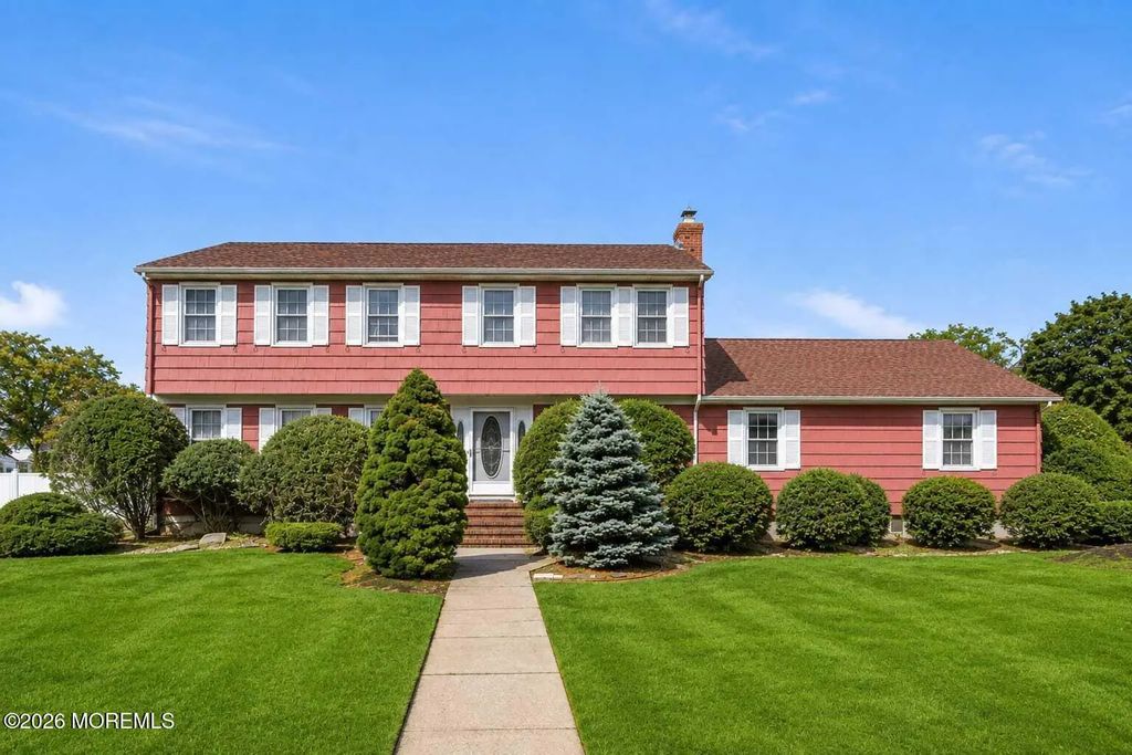 23 Ridge Road, West Long Branch
