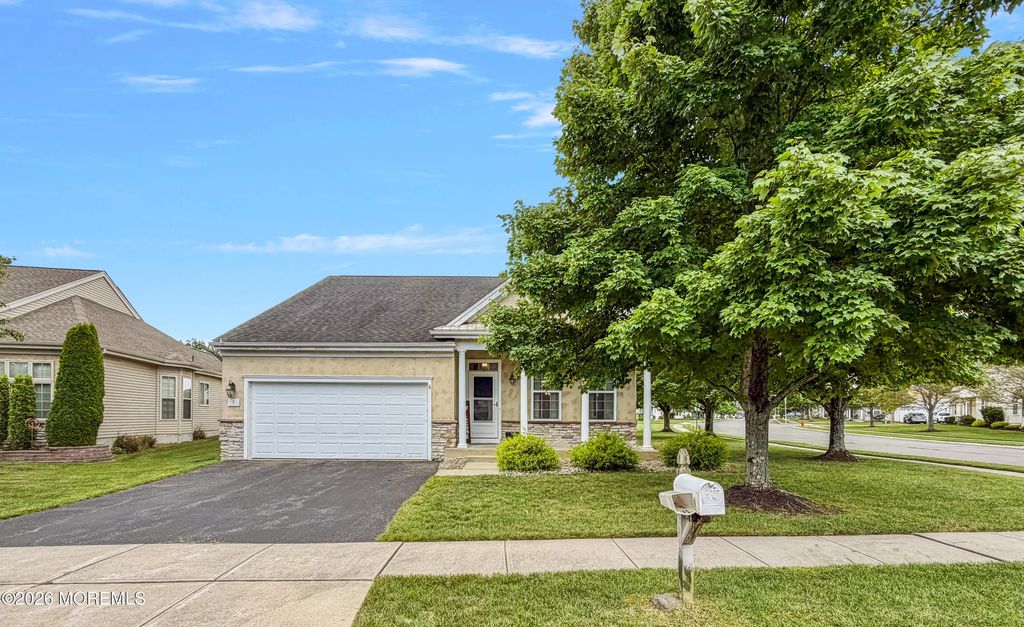 2 Warwick Court, Barnegat