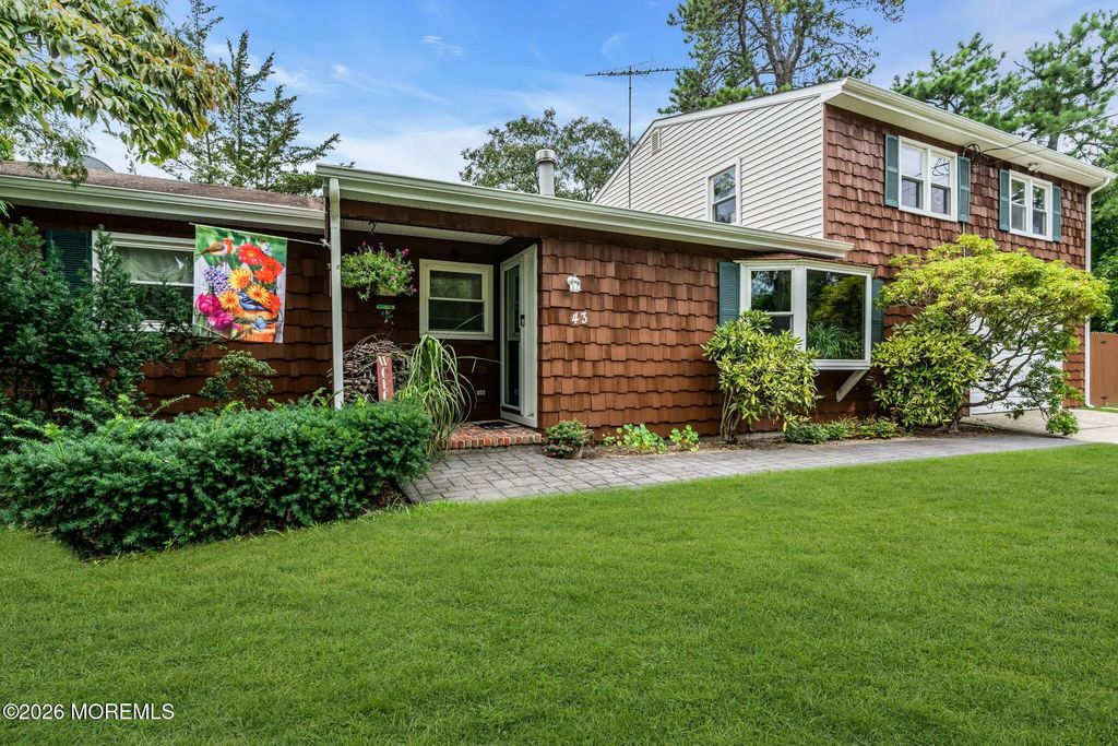 43 Railroad Avenue, Beachwood