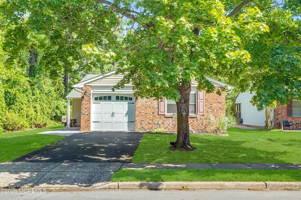 5 Jetty Court, Brick