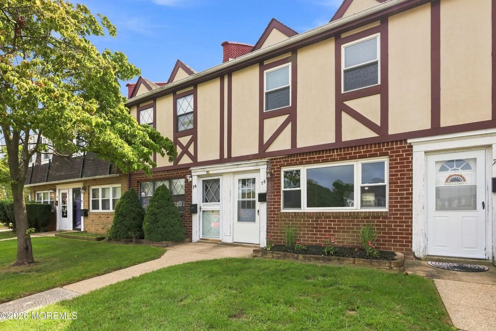 76 Briar Mills Drive 76, Brick