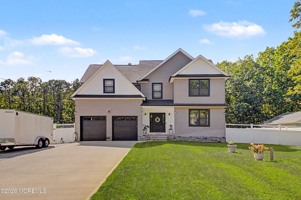 562 Egenolf Avenue, Bayville