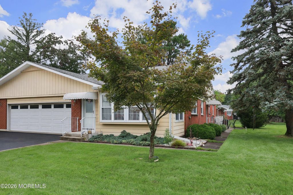 11 B Lenape Drive, Whiting