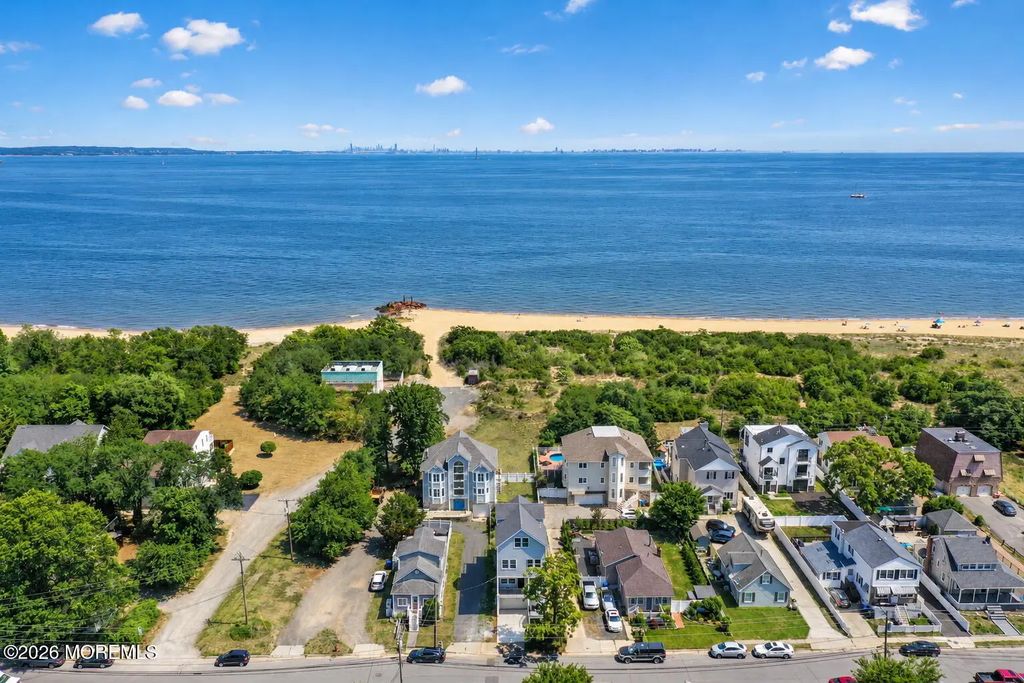 95 Seabreeze Avenue, Middletown