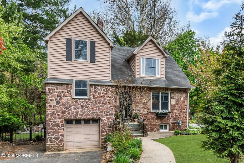 10 Passaic Avenue, Roseland
