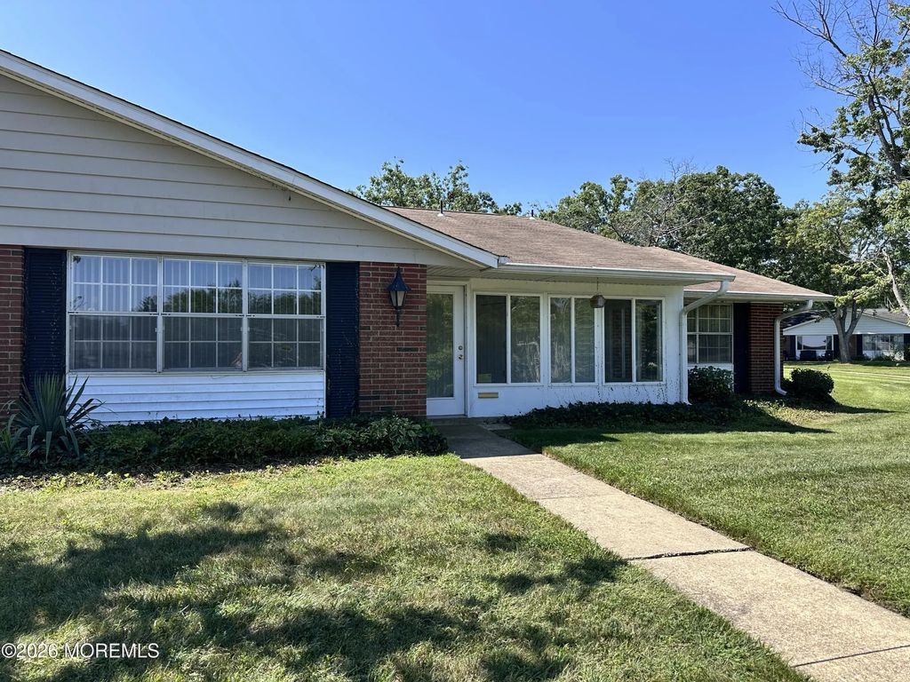 587 B Lake Point Drive, Lakewood