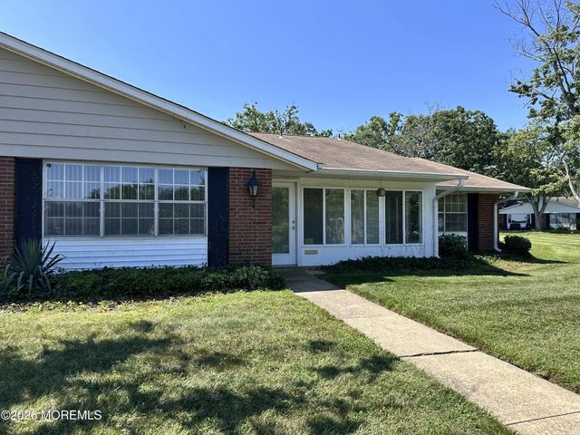 587 B Lake Point Drive, Lakewood