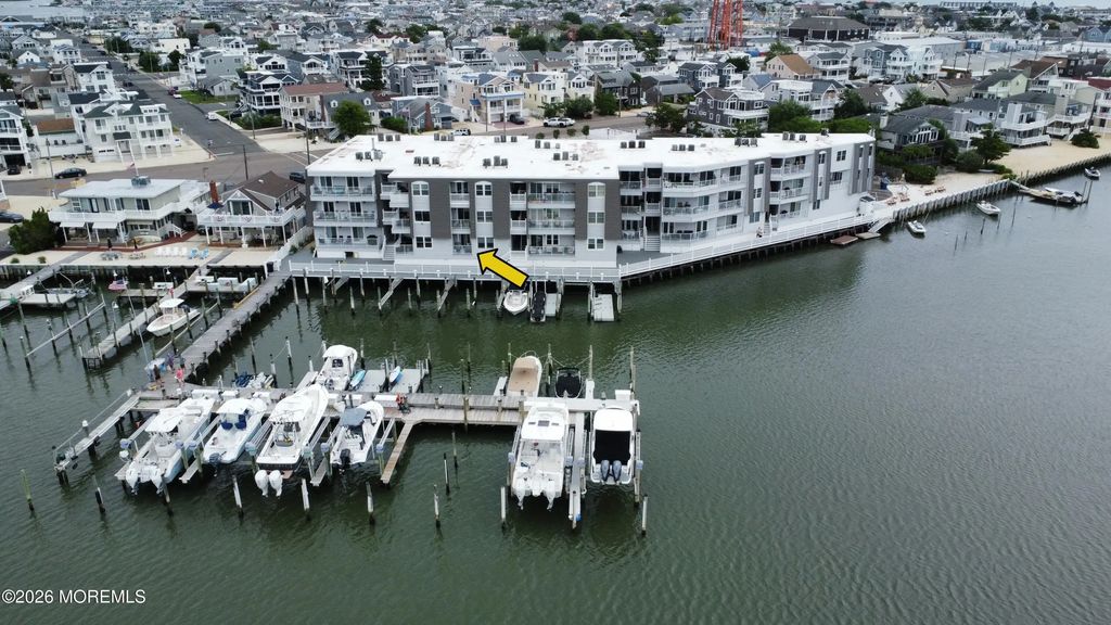 310 Southwest Avenue E1, Beach Haven