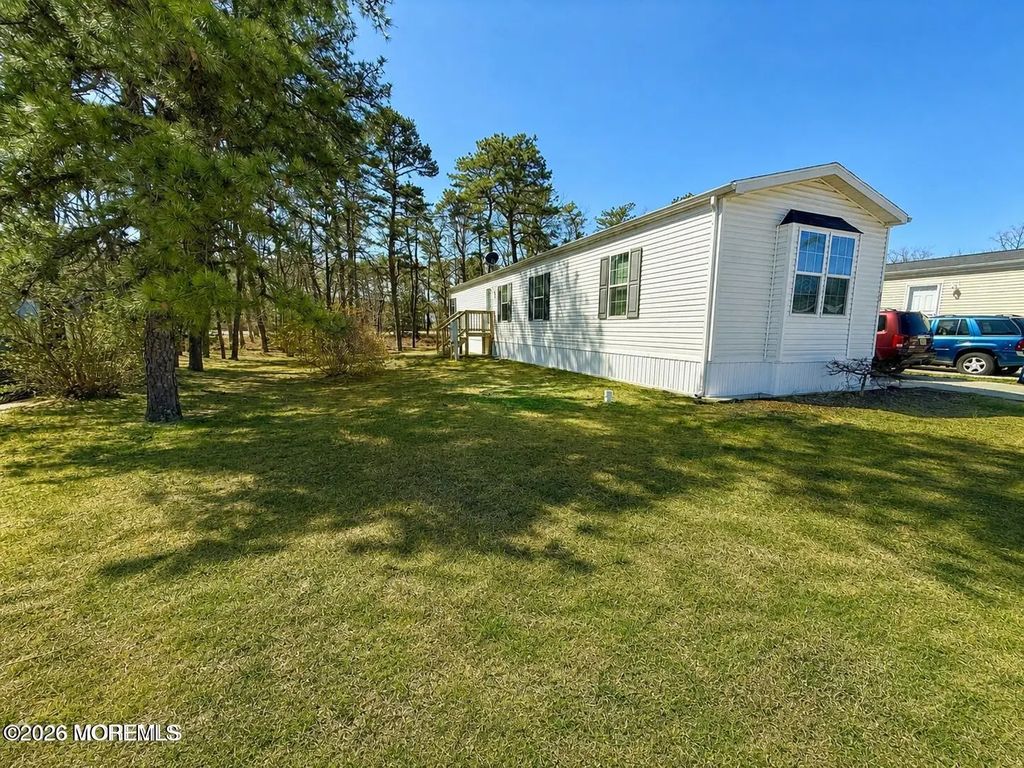65 Woodchuck Parkway, Whiting