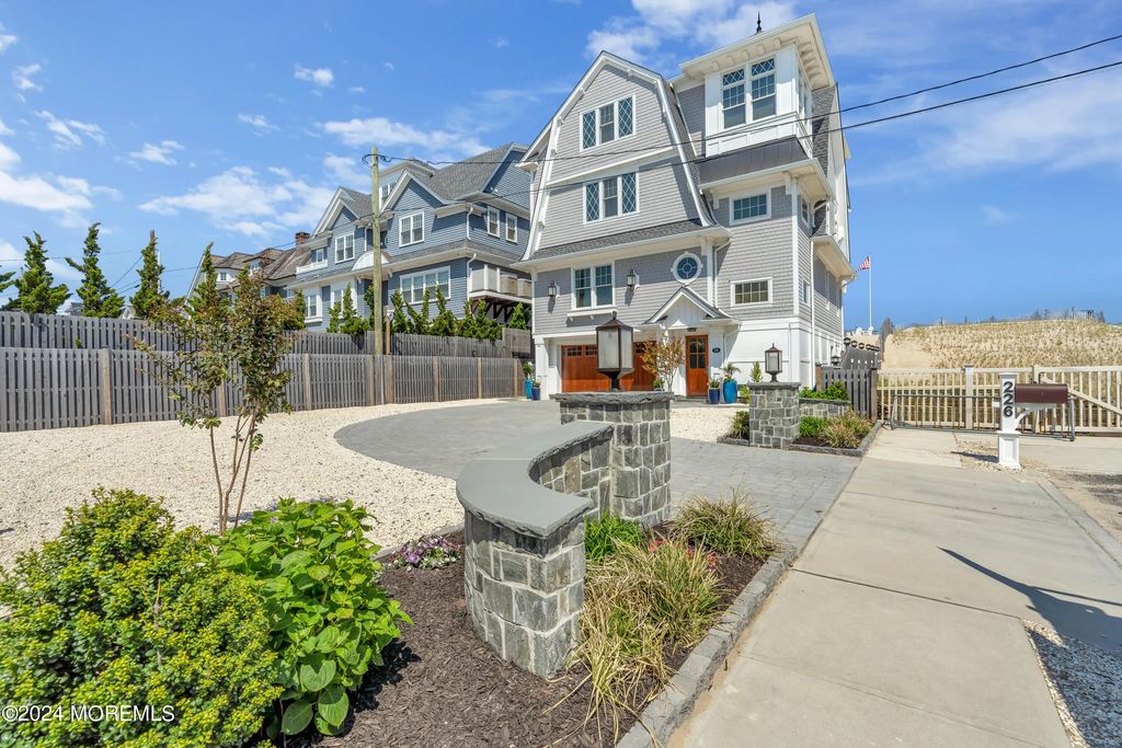 226 Dune Avenue, Mantoloking