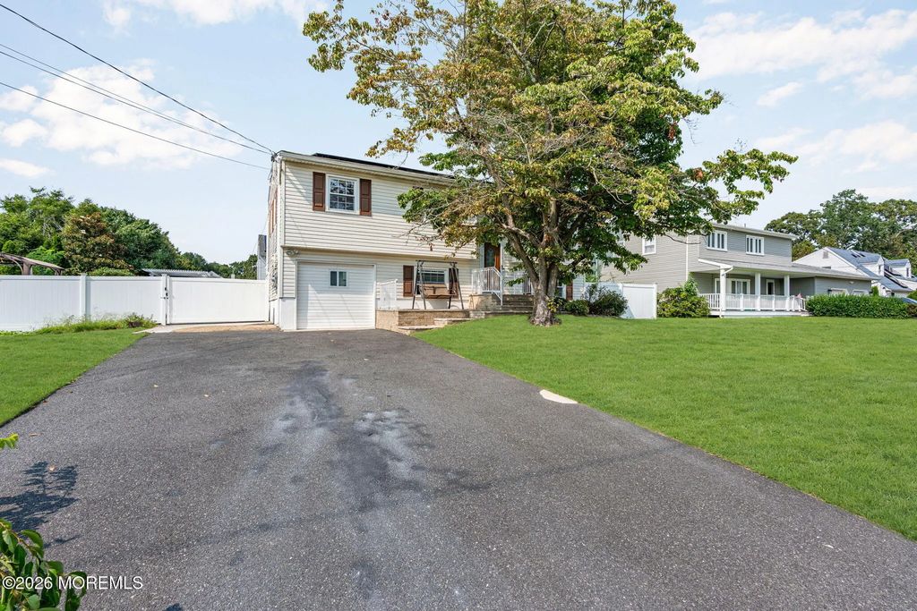 666 Longview Drive, Toms River