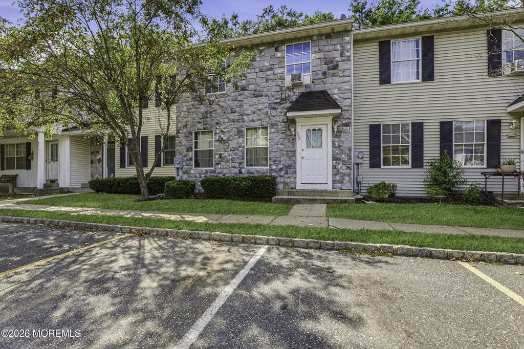 572 Davids Court, Lakewood