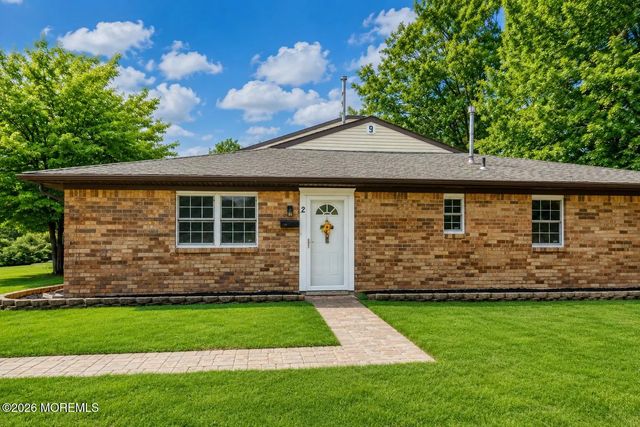 2 Adriana Court, Brick