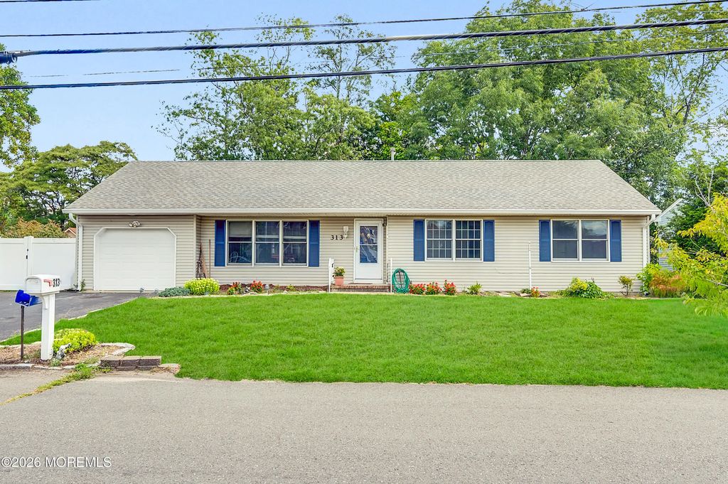313 Tennessee Drive, Brick