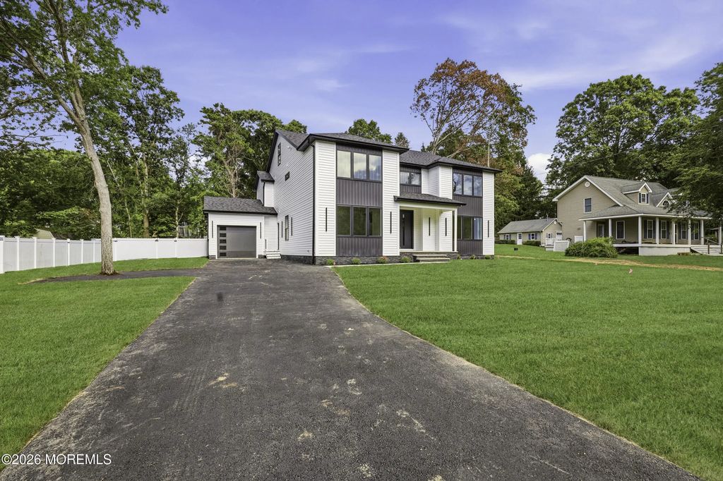 482 Freehold Road, Jackson