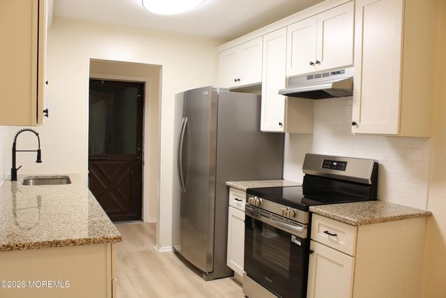 7 Pine Cluster Circle J, Manalapan