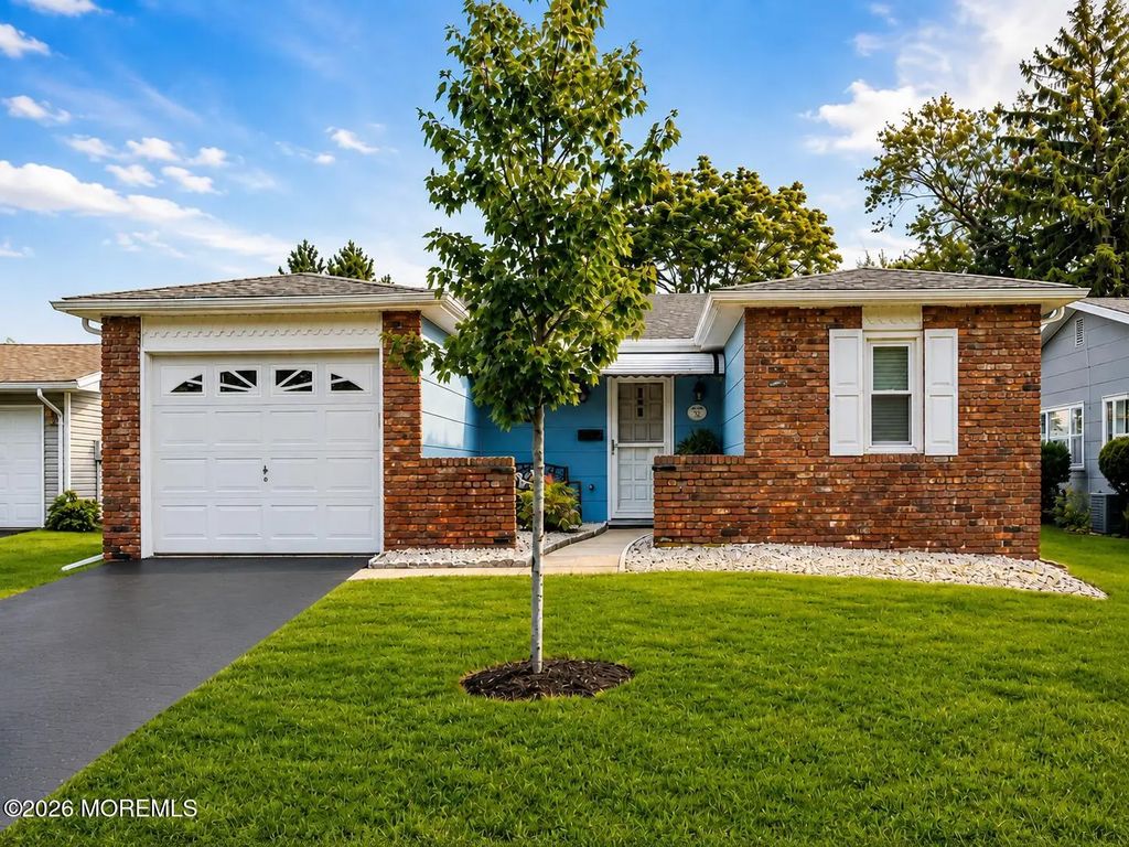 51 Central Boulevard, Brick