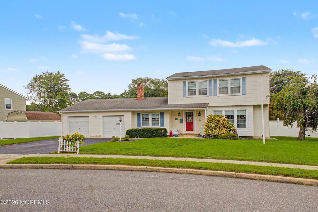 159 Berkeley Drive, Brick