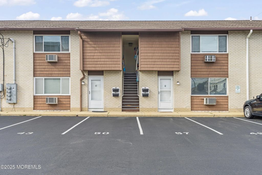 1 Osborne Place 49, Rumson